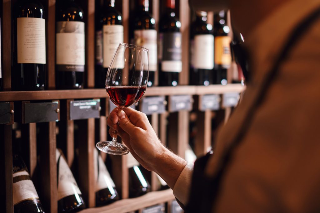 Vignoble et chai d'un domaine viticole du Bordelais, sujet du guide sur le site internet des châteaux et vignerons